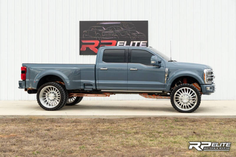 2023 Ford F-450 Super Duty Limited's photo