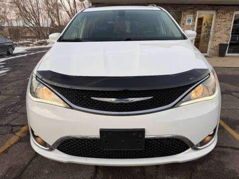 2017 Chrysler Pacifica Touring-L Plus