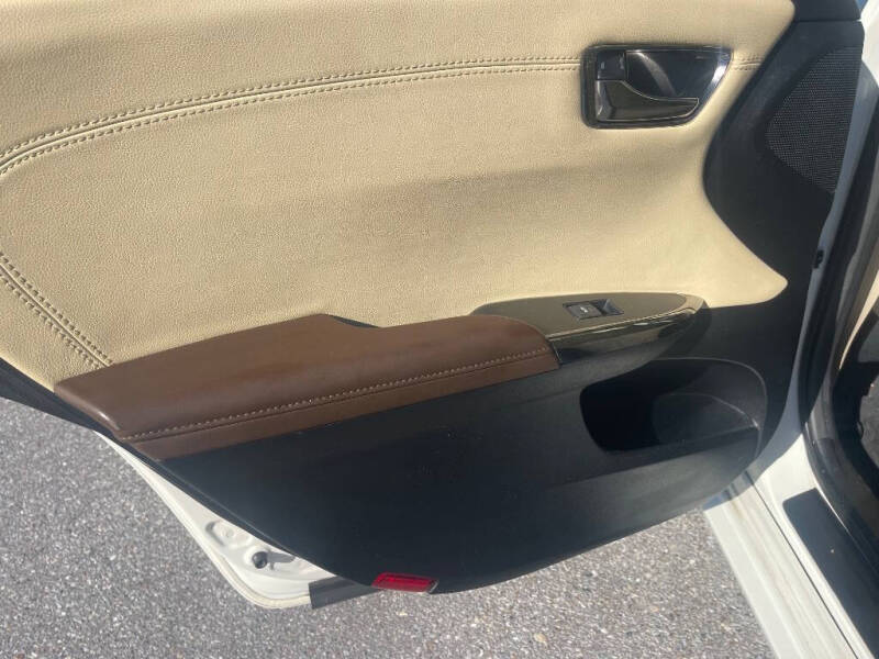 2013 Toyota Avalon XLE