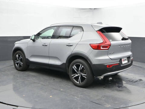 2025 Volvo XC40 B5 Core Bright Theme