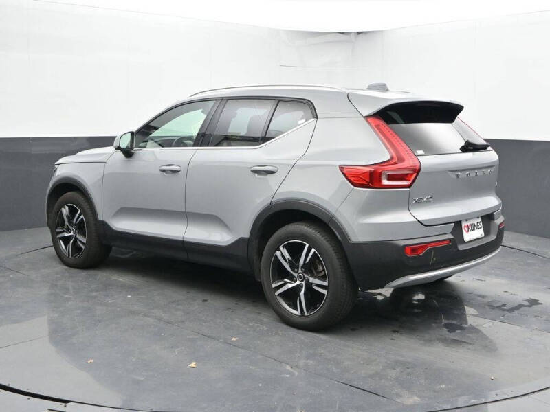 2025 Volvo XC40 B5 Core Bright Theme