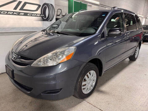 2006 Toyota Sienna for sale at VIVID MOTORWORKS, CORP. in Villa Park IL