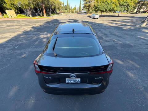2020 Toyota Prius LE