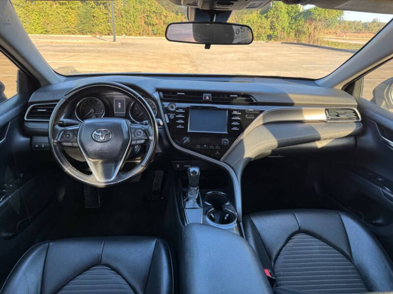 2019 Toyota Camry SE photo 16