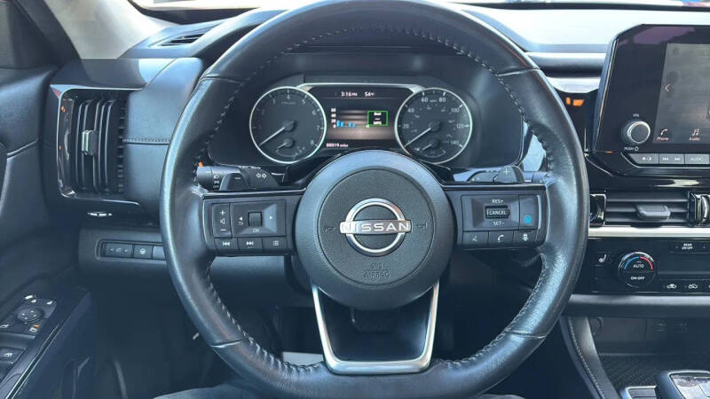 2022 Nissan Pathfinder SV