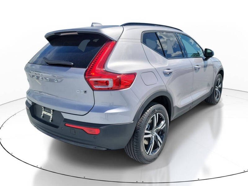 2026 Volvo XC40 B5 Core