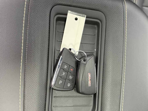 2023 GMC Yukon XL SLT