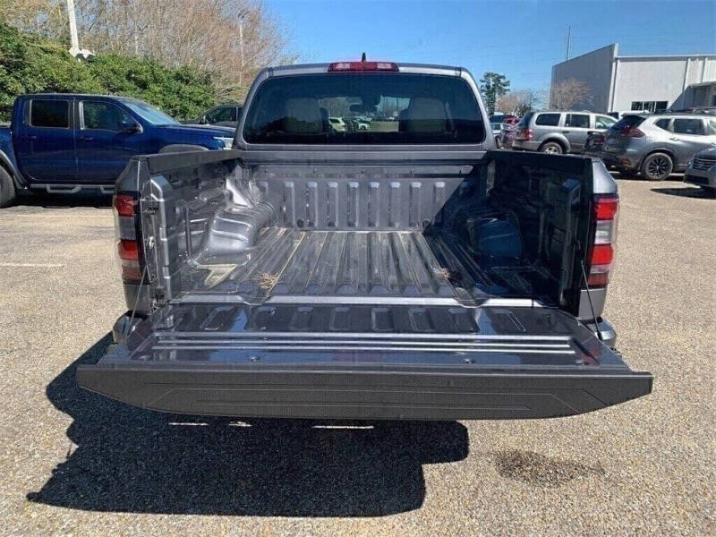 2025 Nissan Frontier SV