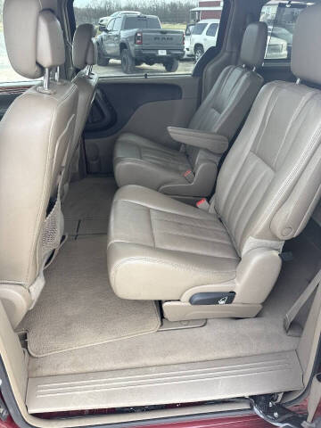 2012 Chrysler Town and Country Touring-L