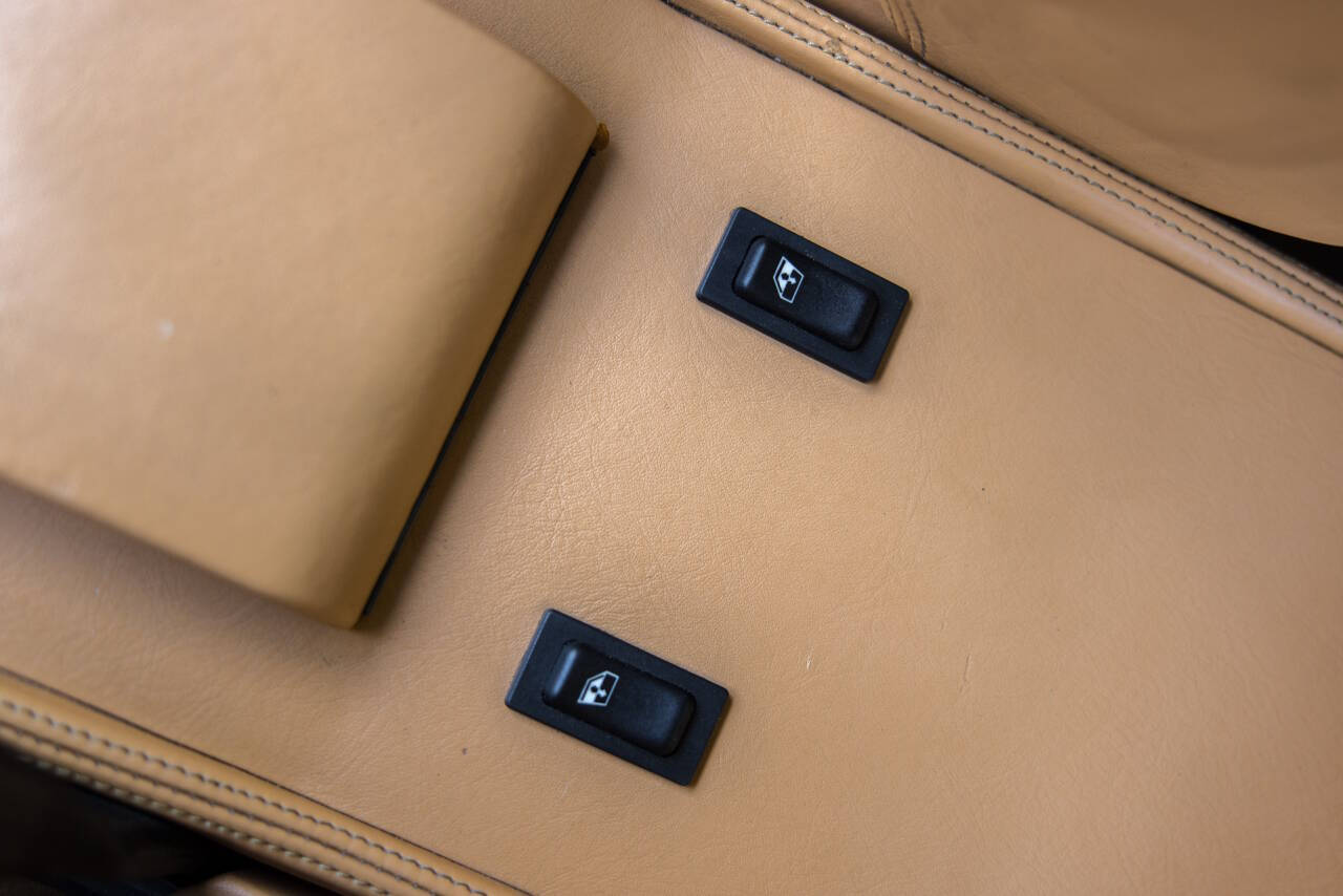 1989 Ferrari Mondial 37