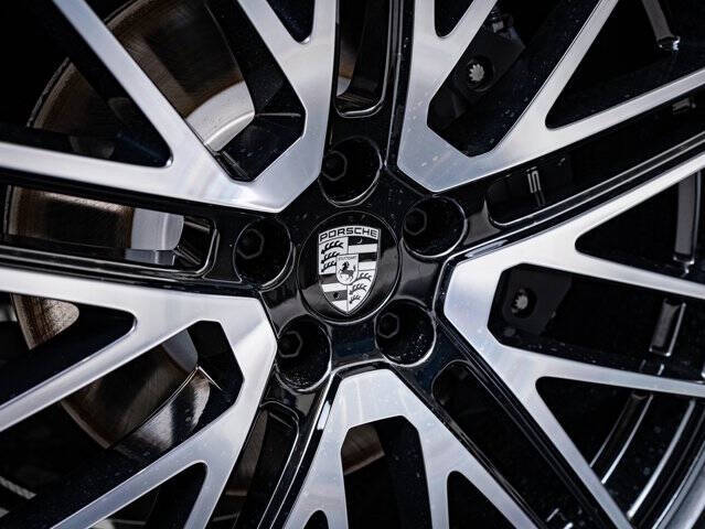 2026 Porsche Macan T