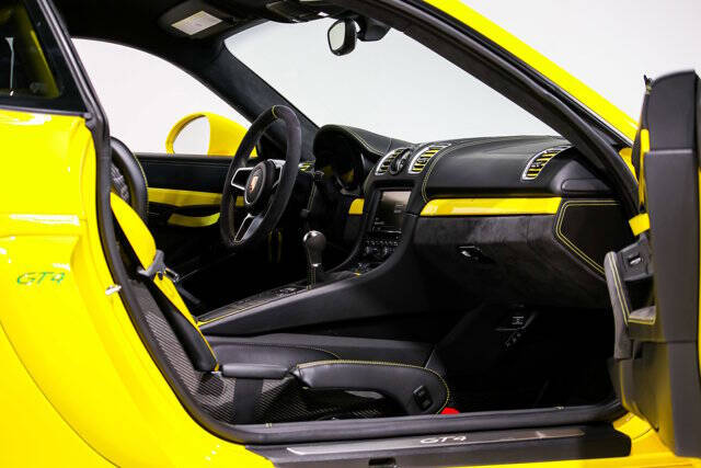 2016 Porsche Cayman GT4