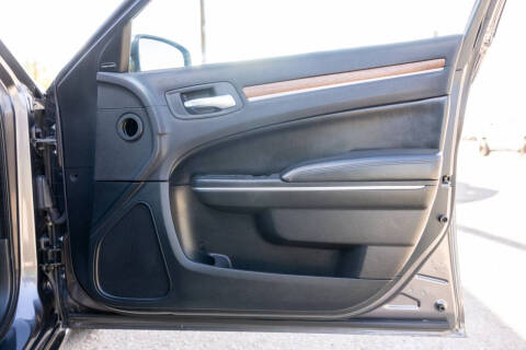 2017 Chrysler 300 C Platinum