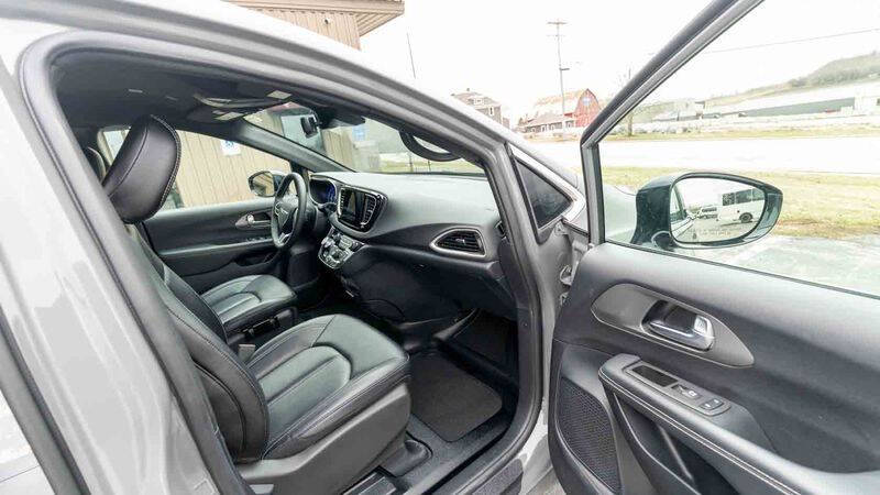 2025 Chrysler Pacifica Select