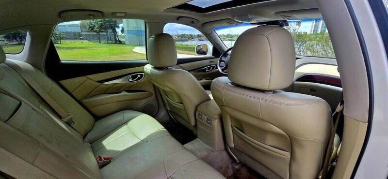 2012 Infiniti M37