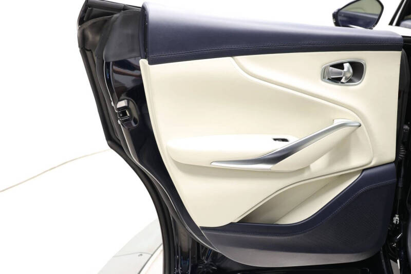 2021 Aston Martin DBX