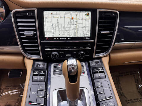 2015 Porsche Panamera 4