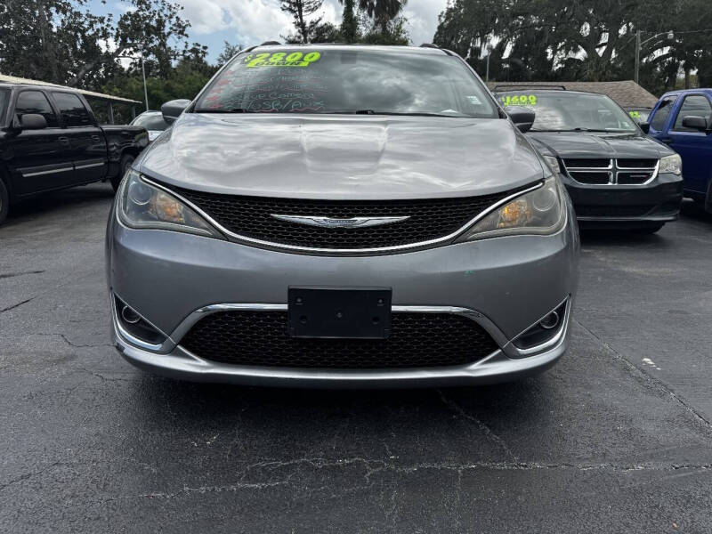 2017 Chrysler Pacifica Touring-L