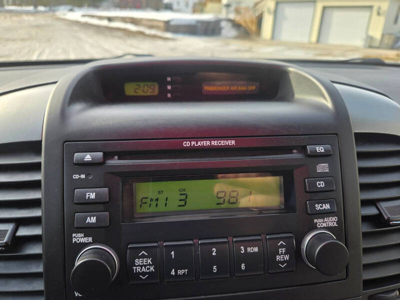 2007 Hyundai Entourage GLS