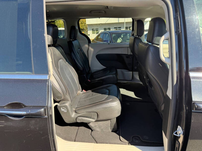 2017 Chrysler Pacifica Touring-L