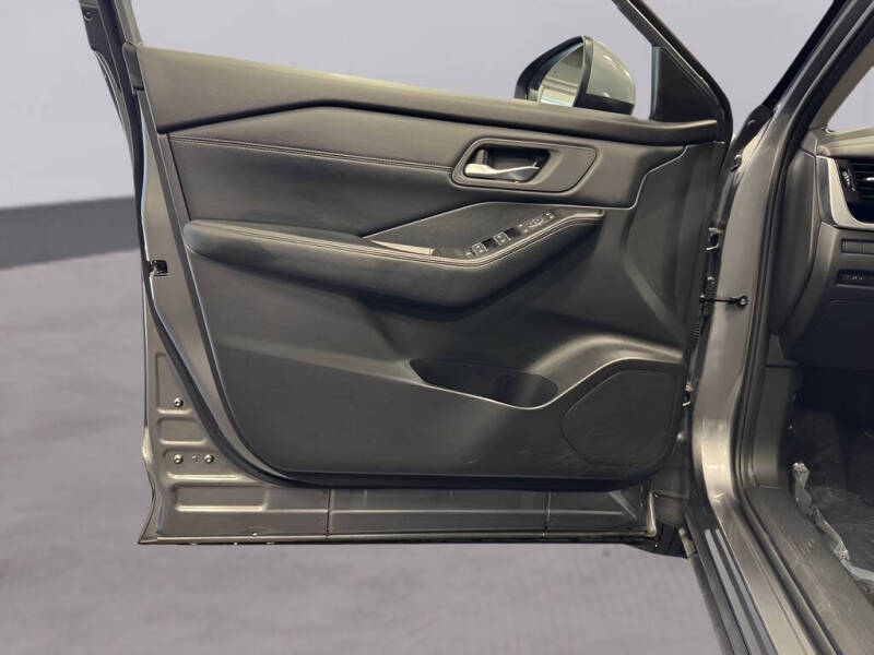 2025 Nissan Rogue SL