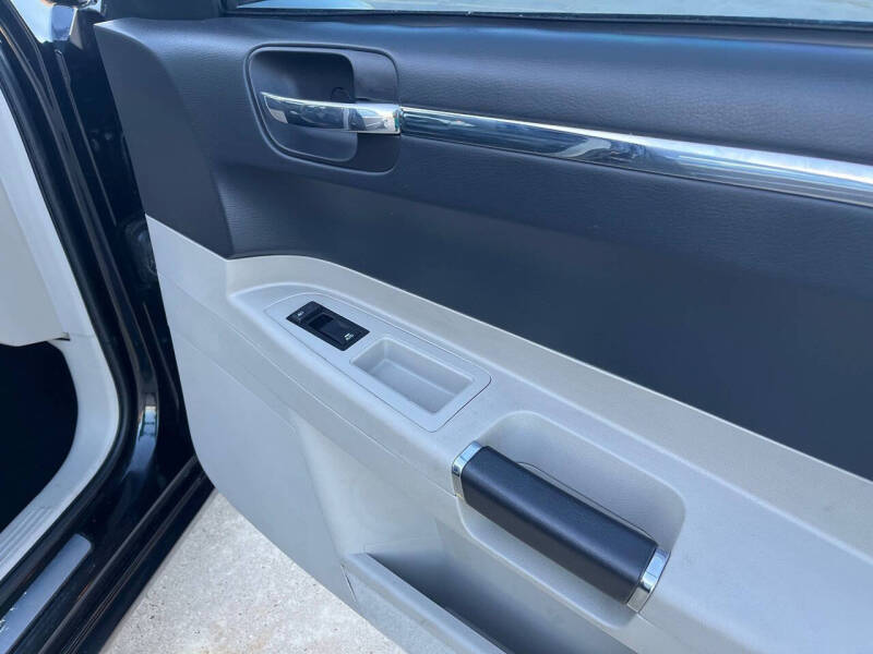 2006 Chrysler 300 SRT-8