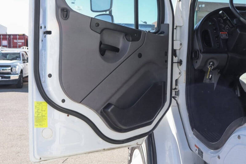 2016 Freightliner M2 106