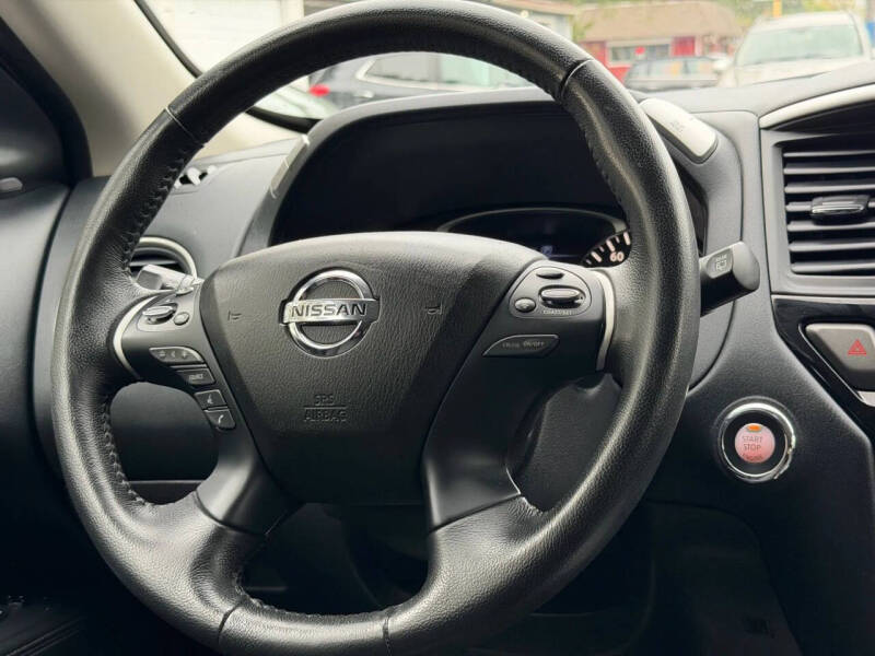 2020 Nissan Pathfinder SV