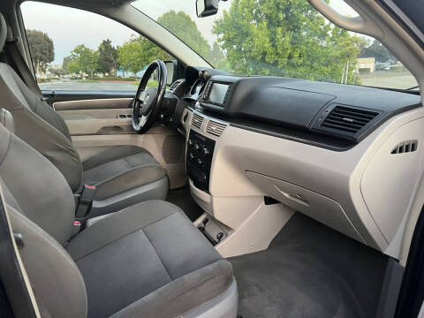 2009 Volkswagen Routan SE