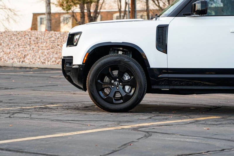 2024 Land Rover Defender 110 P400 X-Dynamic SE