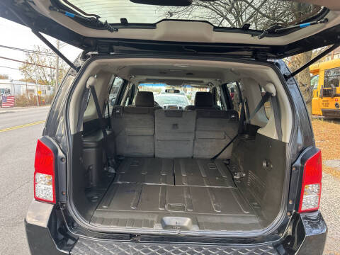 2005 Nissan Pathfinder SE