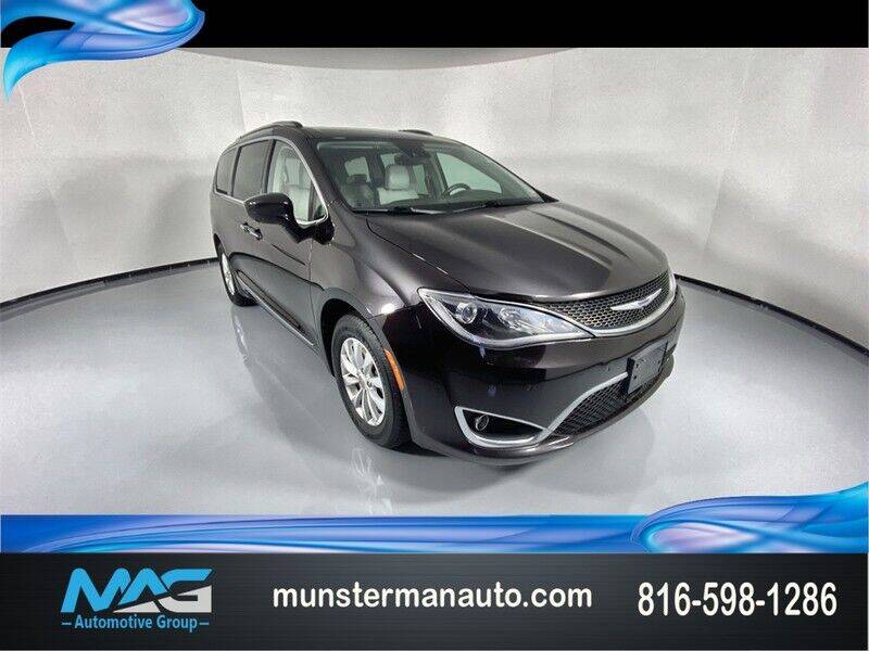 2019 Chrysler Pacifica for sale at Munsterman Automotive Group in Blue Springs MO