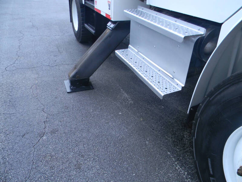 2016 Freightliner M2 106