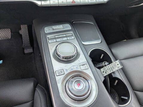 2023 Genesis GV70 2.5T Standard