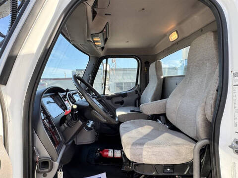 2017 Freightliner M2 106