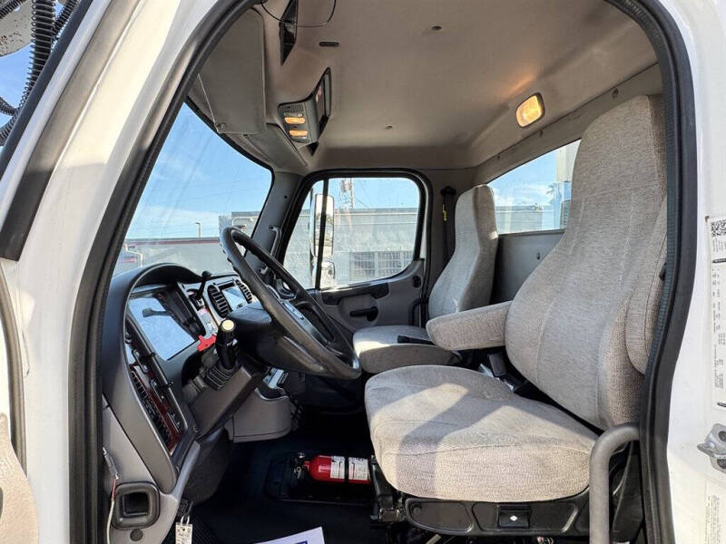 2017 Freightliner M2 106