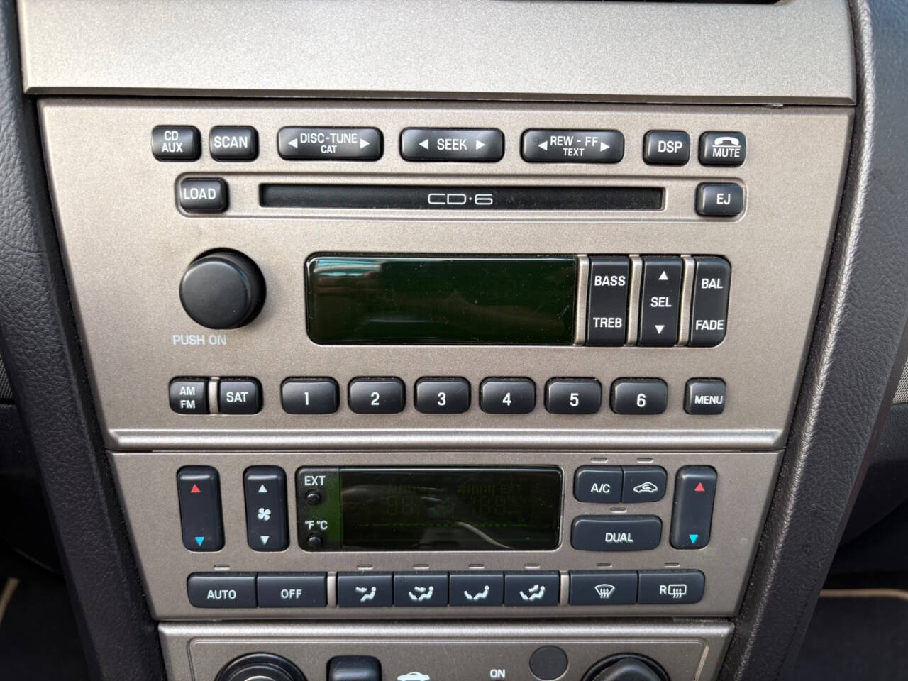 2005 Ford Thunderbird 42