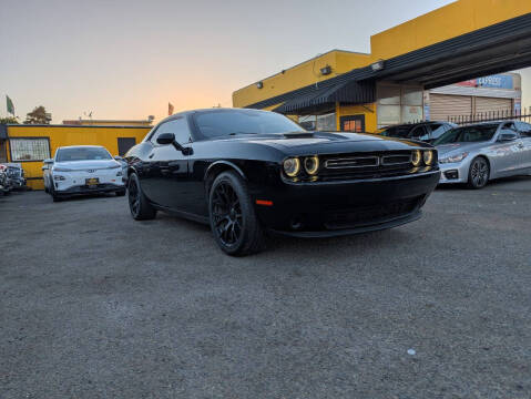 2018 Dodge Challenger SXT Plus