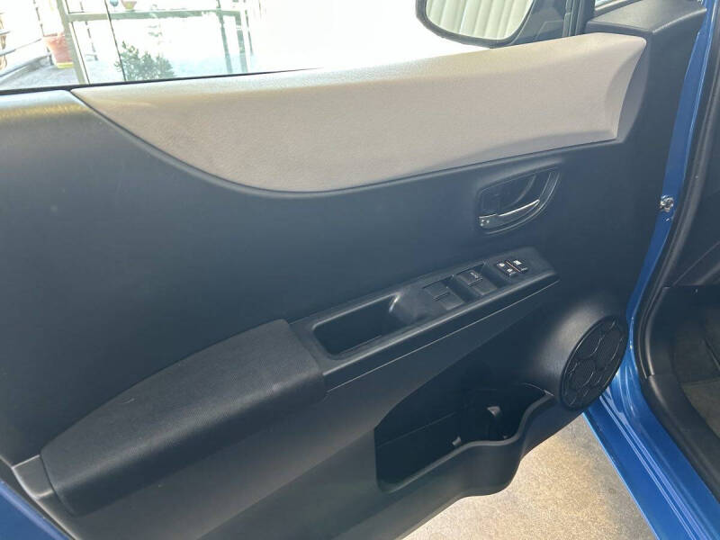 2012 Toyota Yaris 5-Door LE