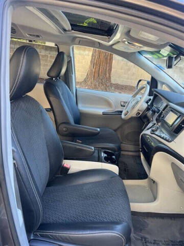 2012 Toyota Sienna SE 8-Passenger