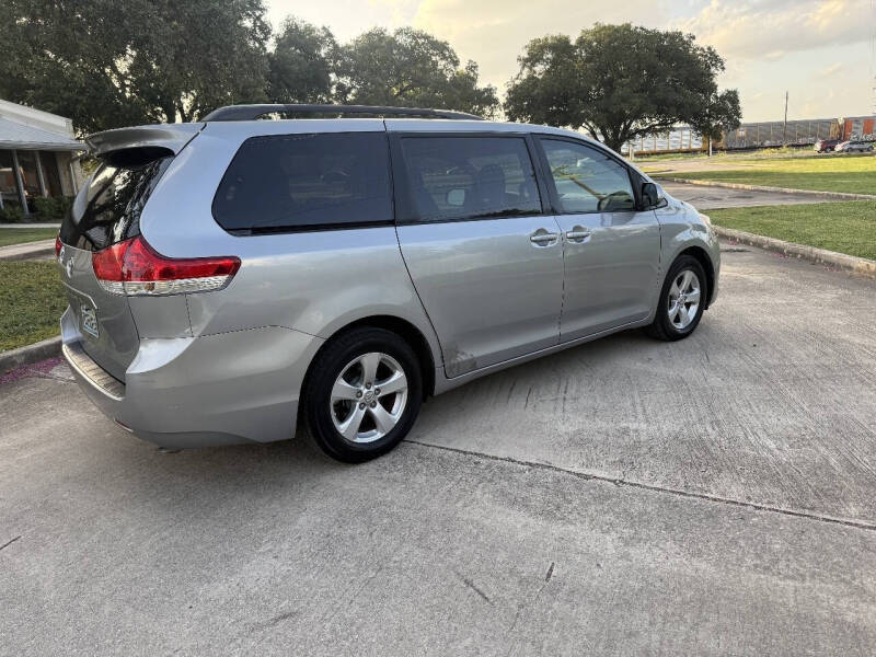 2012 Toyota Sienna LE 8-Passenger