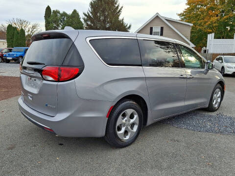 2017 Chrysler Pacifica Hybrid Touring Plus