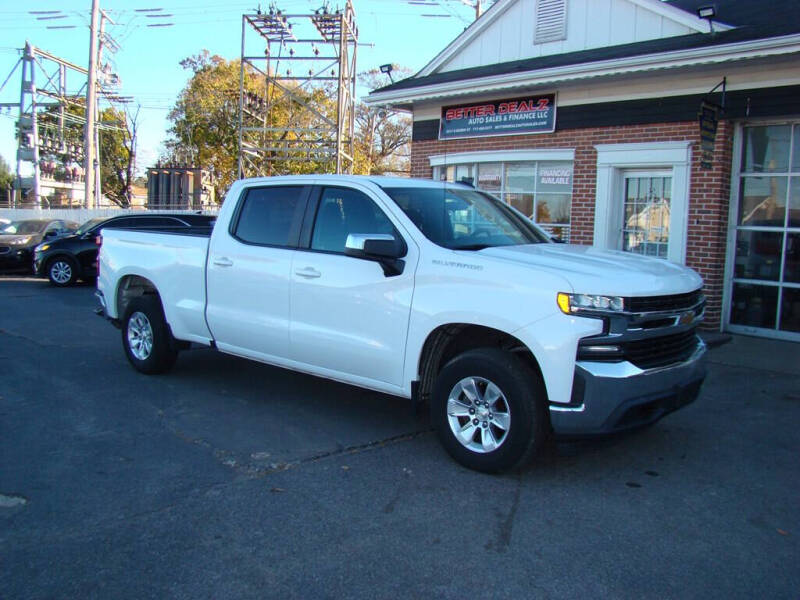 2019 Chevrolet Silverado 1500 LT photo 2