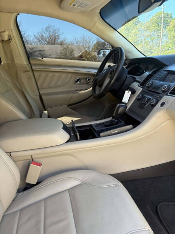 2017 Ford Taurus SEL