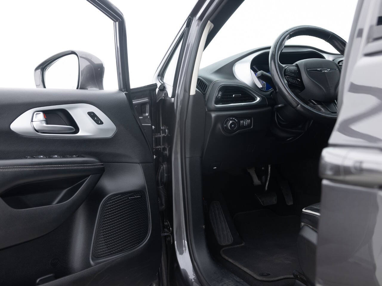 Used Car 2020 Chrysler Pacifica  Limited 4dr Mini Van For Sale Under $20,000 In Coal City, Illinois