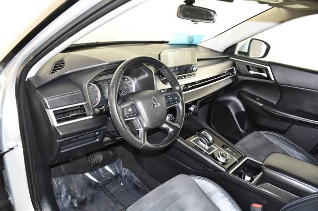 2022 Mitsubishi Outlander SE