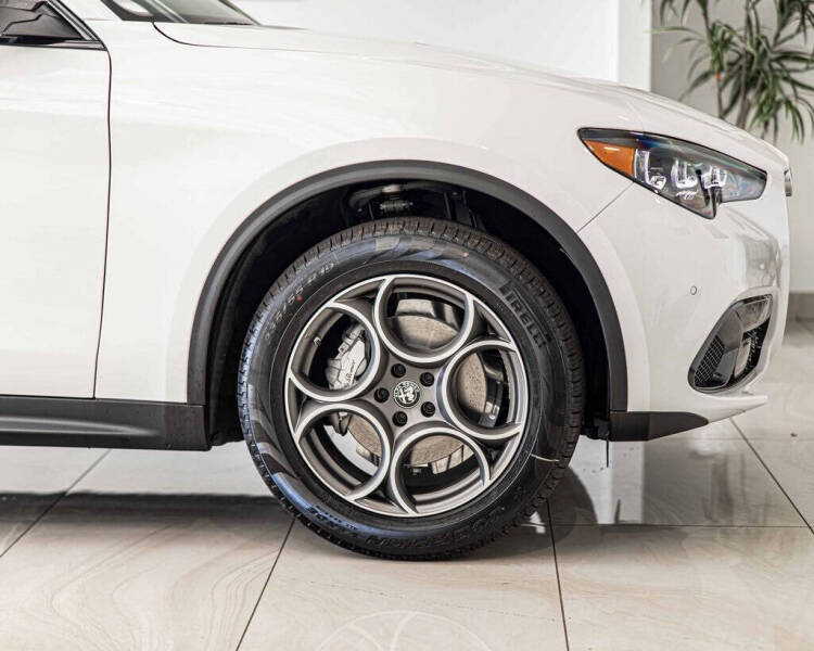 2025 Alfa Romeo Stelvio