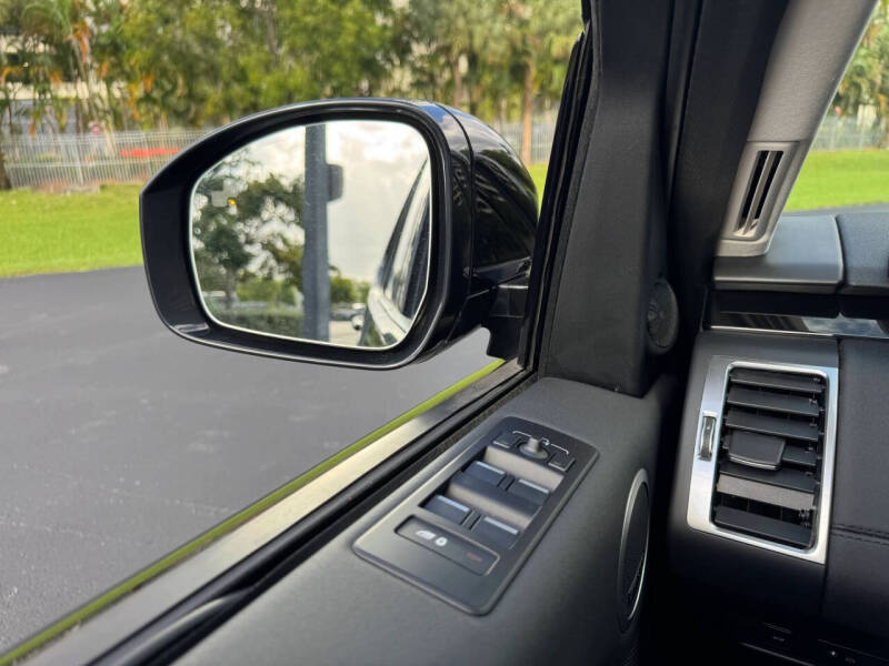 2024 Land Rover Discovery P300 S