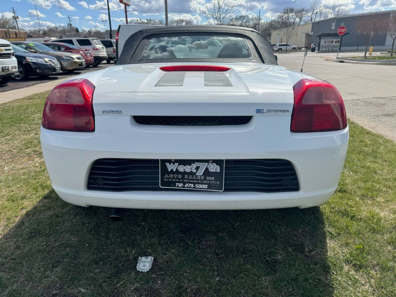 Image 4 of 2002 Toyota MR2 Spyder