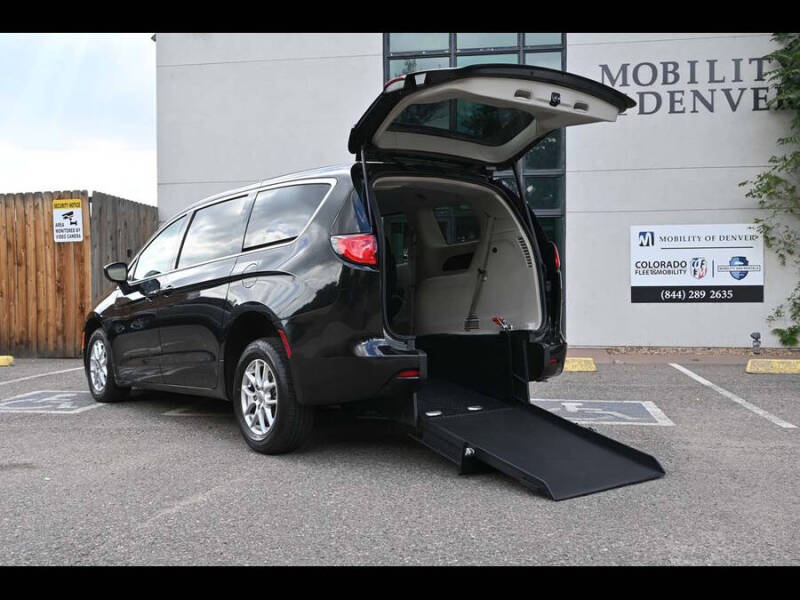 2024 Chrysler Voyager LX